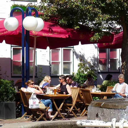 Das Holzhaus - *